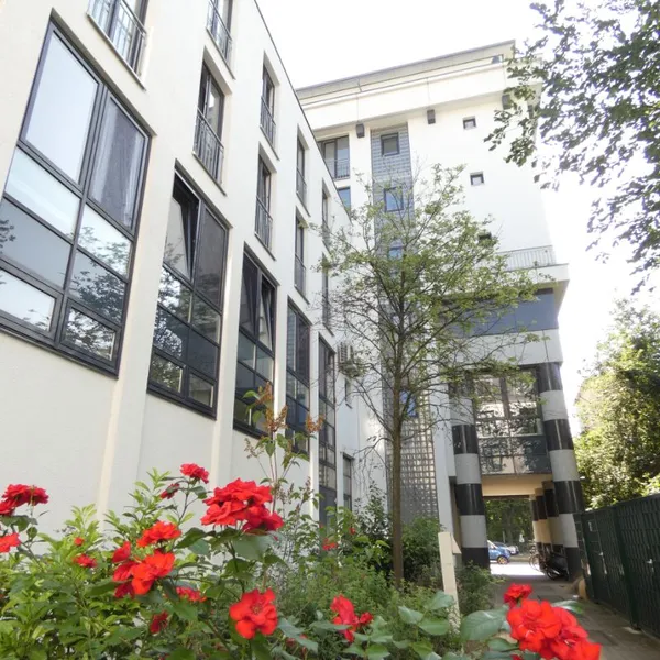 Großzügige 2-Zimmer Wohnung mit Aufzug und Wannenbad — photo 1